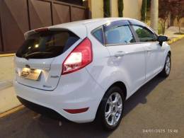 FORD - FIESTA - 2014/2015 - Branca - R$ 45.000,00