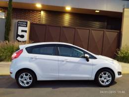 FORD - FIESTA - 2014/2015 - Branca - R$ 45.000,00