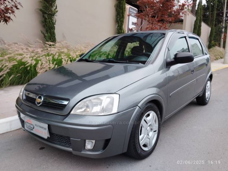 CHEVROLET - CORSA - 2012/2012 - Cinza - R$ 32.500,00
