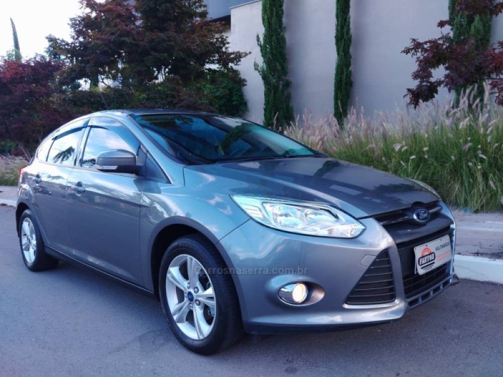 FORD - FOCUS - 2014/2015 - Cinza - R$ 55.000,00