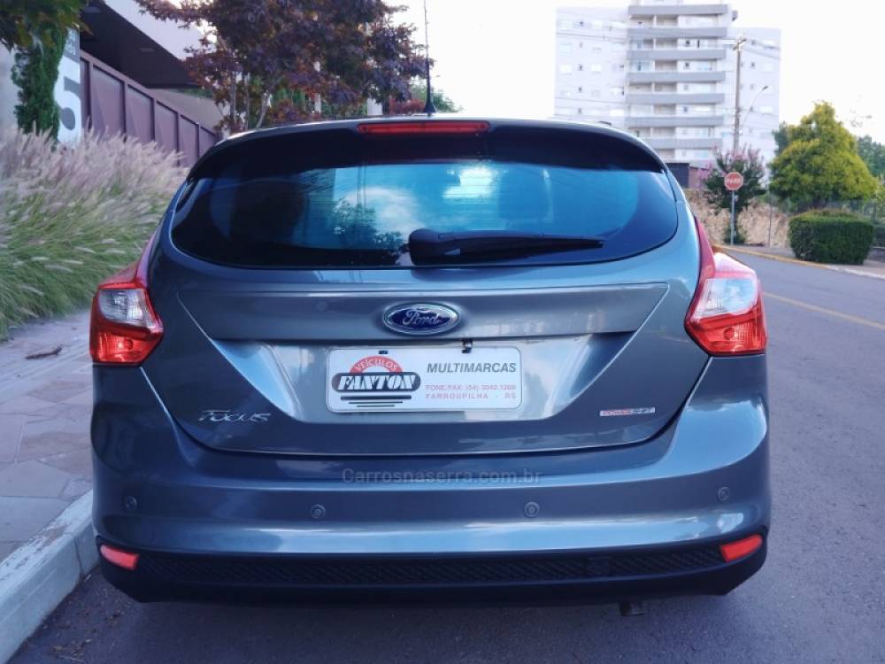FORD - FOCUS - 2014/2015 - Cinza - R$ 55.000,00