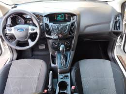 FORD - FOCUS - 2014/2015 - Branca - R$ 55.000,00