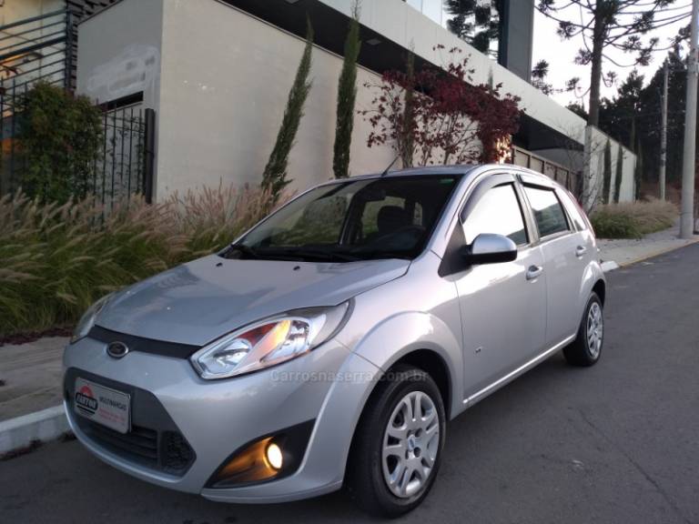 FORD - FIESTA - 2013/2014 - Prata - R$ 33.000,00