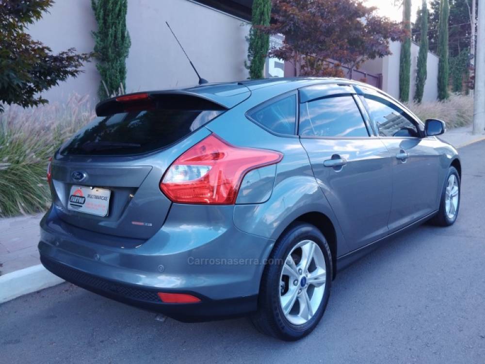 FORD - FOCUS - 2014/2015 - Cinza - R$ 55.000,00