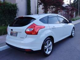 FORD - FOCUS - 2014/2015 - Branca - R$ 55.000,00