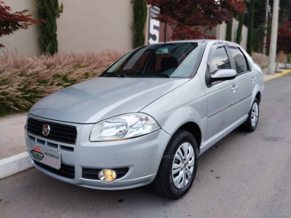 FIAT - SIENA - 2010/2011 - Prata - R$ 32.500,00