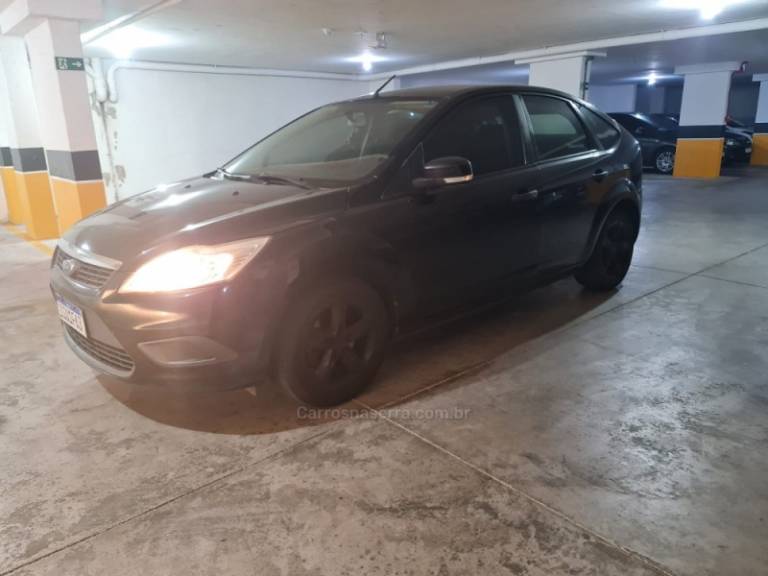 FORD - FOCUS - 2011/2012 - Preta - R$ 39.900,00