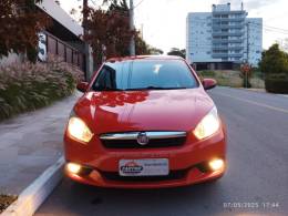 FIAT - GRAND SIENA - 2015/2016 - Vermelha - R$ 42.000,00