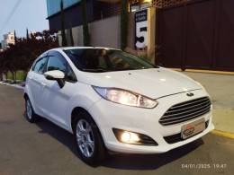 FORD - FIESTA - 2014/2015 - Branca - R$ 45.000,00