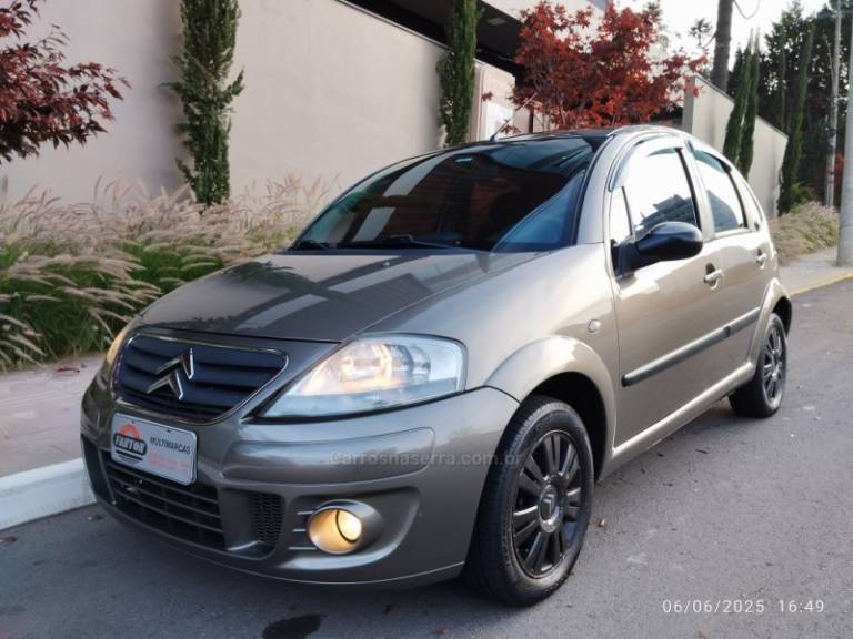 CITROËN - C3 - 2010/2011 - Cinza - R$ 26.500,00