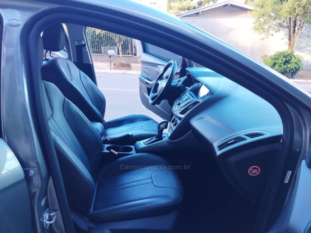 FORD - FOCUS - 2014/2015 - Cinza - R$ 55.000,00