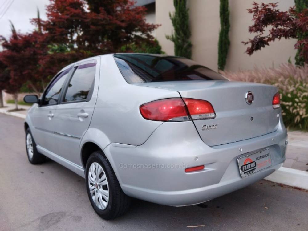 FIAT - SIENA - 2010/2011 - Prata - R$ 32.500,00
