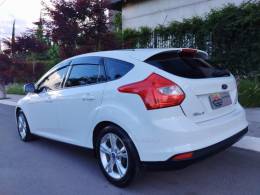 FORD - FOCUS - 2014/2015 - Branca - R$ 55.000,00