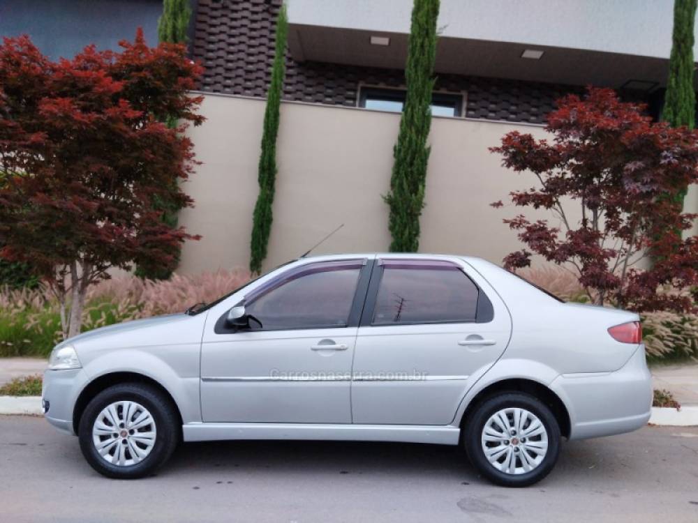 FIAT - SIENA - 2010/2011 - Prata - R$ 32.500,00