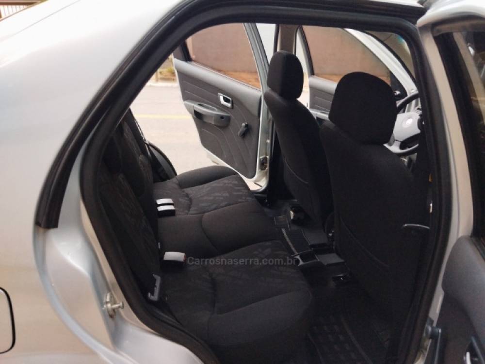 FIAT - SIENA - 2010/2011 - Prata - R$ 32.500,00