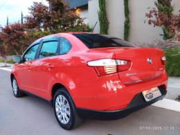 FIAT - GRAND SIENA - 2015/2016 - Vermelha - R$ 42.000,00