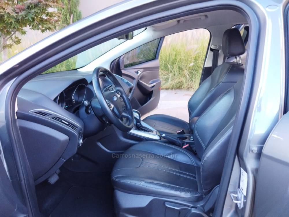 FORD - FOCUS - 2014/2015 - Cinza - R$ 55.000,00