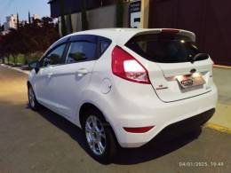 FORD - FIESTA - 2014/2015 - Branca - R$ 45.000,00