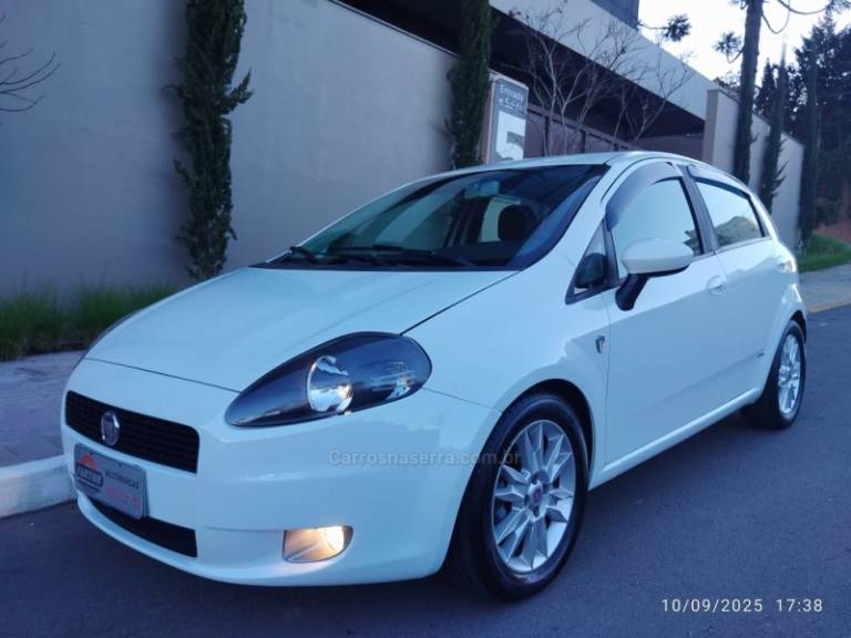 FIAT - PUNTO - 2011/2012 - Branca - R$ 36.500,00