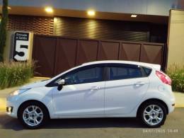 FORD - FIESTA - 2014/2015 - Branca - R$ 45.000,00