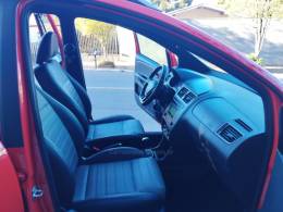 VOLKSWAGEN - CROSSFOX - 2015/2016 - Vermelha - R$ 56.500,00