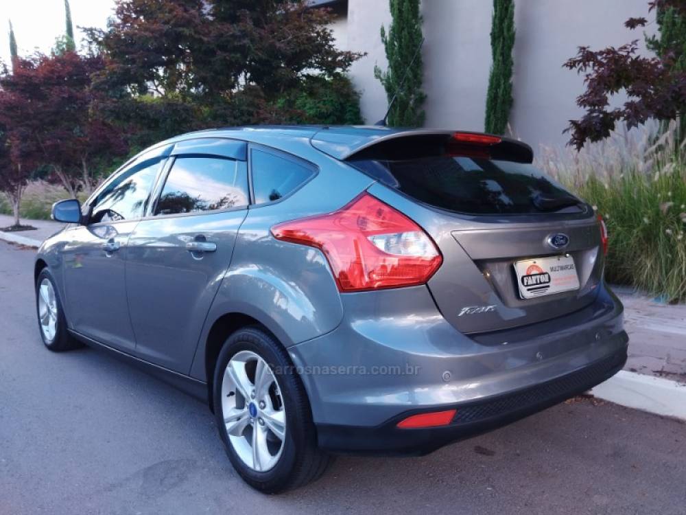 FORD - FOCUS - 2014/2015 - Cinza - R$ 55.000,00