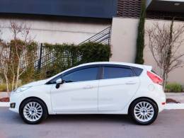 FORD - FIESTA - 2016/2017 - Branca - R$ 62.000,00